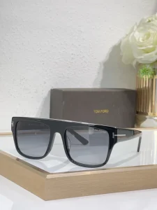 Tom Ford FT0907 Oversized Sunglasses for Wholesale | Optical Store Supplier