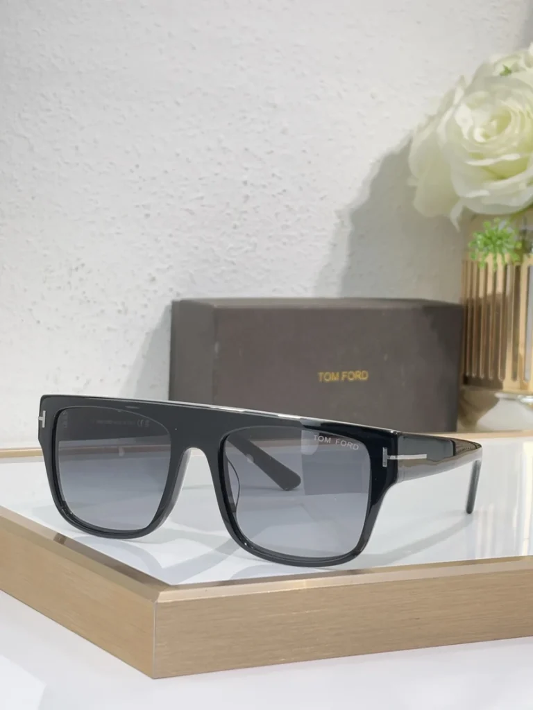 Tom Ford FT0907 Oversized Sunglasses for Wholesale | Optical Store Supplier