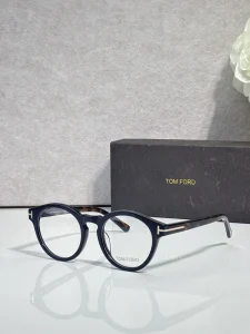 High-Quality Tom Ford FT5887 Optical Glasses – Tom Ford Eyeglasses With Clip On | Bulk Distributor