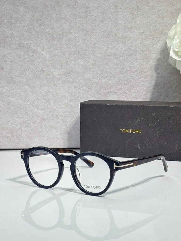 High-Quality Tom Ford FT5887 Optical Glasses – Tom Ford Eyeglasses With Clip On | Bulk Distributor
