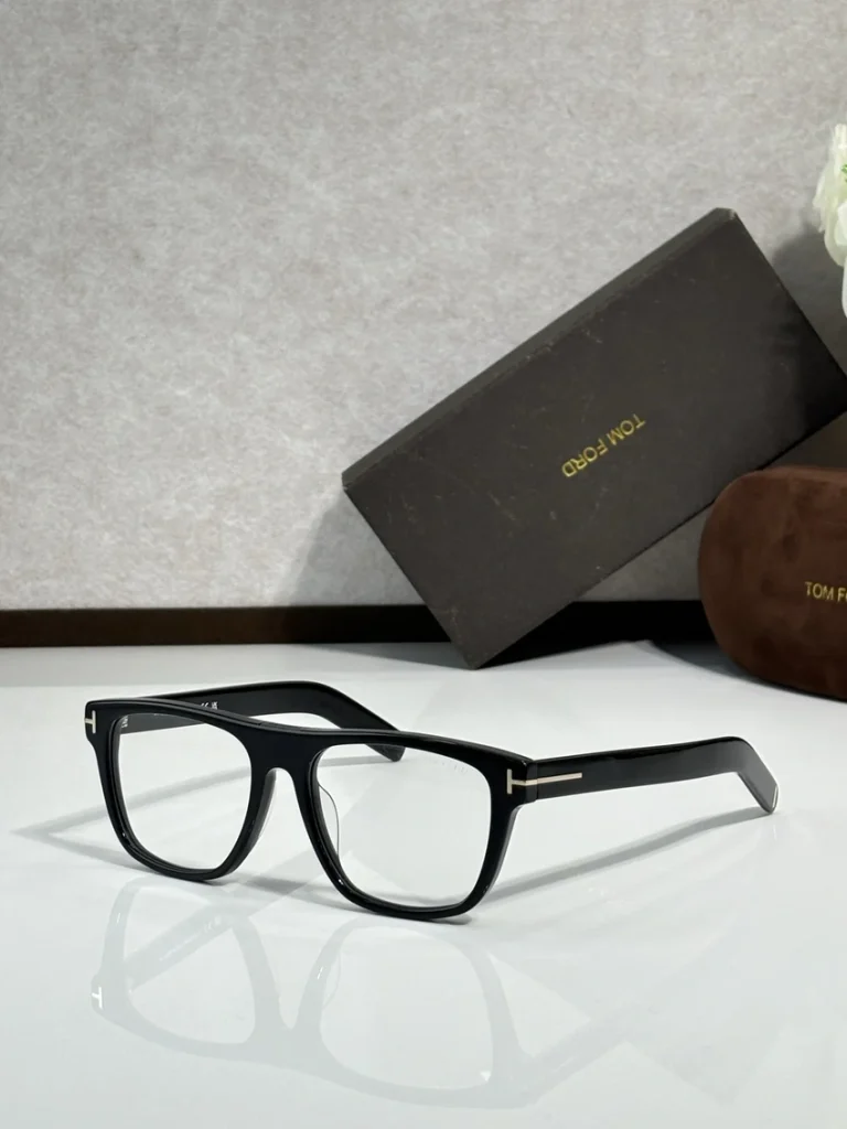 High-Quality Tom Ford FT5902 Spectacle Frames – Tom Ford Cat Eye Glasses Frames | Retail Optical Partner