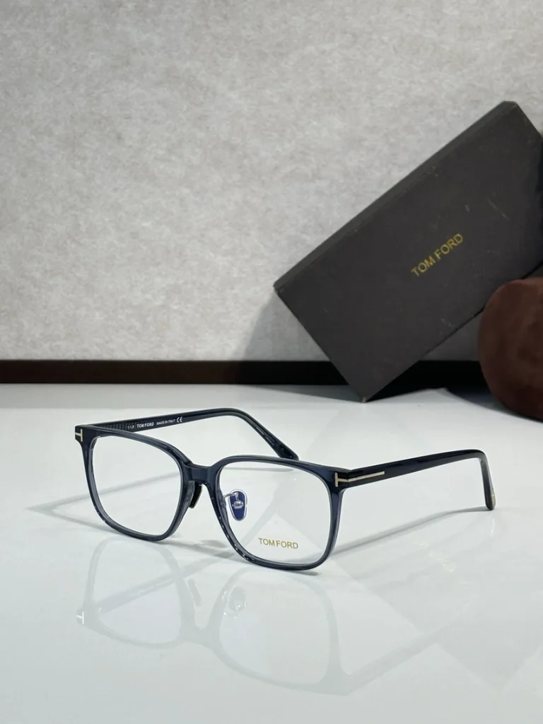 Premium Tom Ford TF5558 Eyewear – Gold Tom Ford Glasses | B2B Optical Supplier