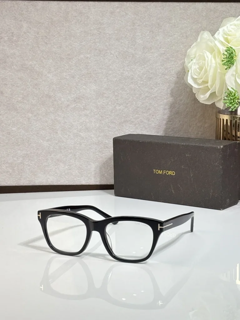 High-Quality Tom Ford FT0237 Spectacle Frames – Tom Ford Purple Glasses | Trade Eyewear Distributor
