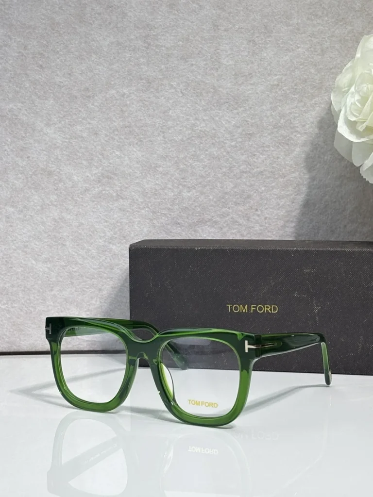 Luxury Tom Ford TF690 Optical Glasses – Tom Ford Glasses Frames Discount | Wholesale Distributor