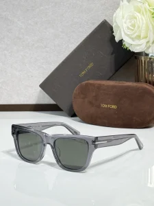Wholesale Tom Ford TF1304 Sunglasses Woman | B2B Optical Distributor