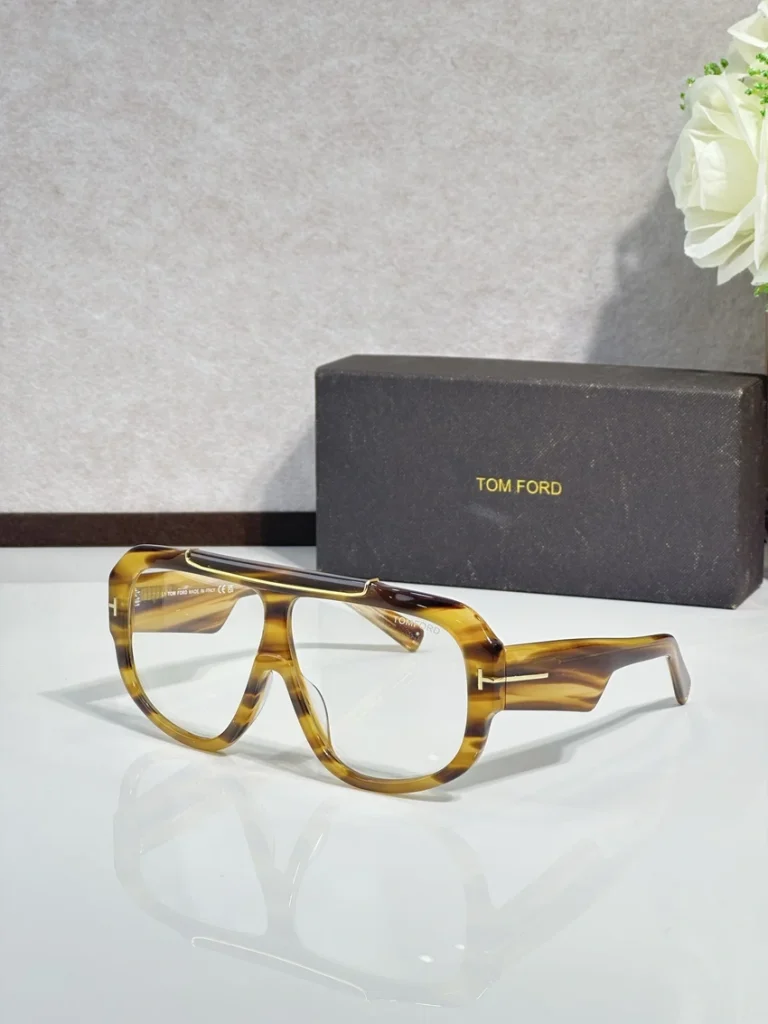 Wholesale Tom Ford FT1093 Lucinda Sunglasses | B2B Optical Distributor
