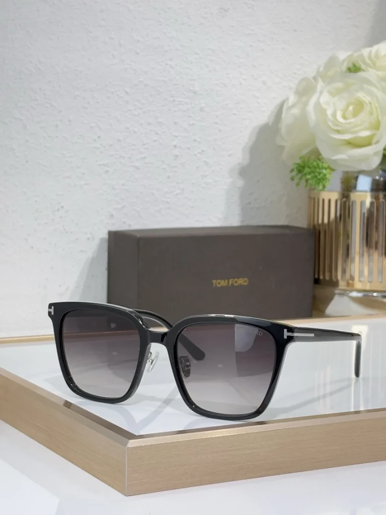 Tom Ford FT1132 Men’s Aviator Sunglasses Wholesale | Optical Retail Supplier