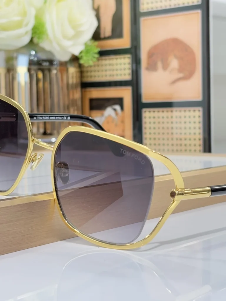Tom Ford TF1092 007 Sunglasses for Wholesale | Optical Store Supplier