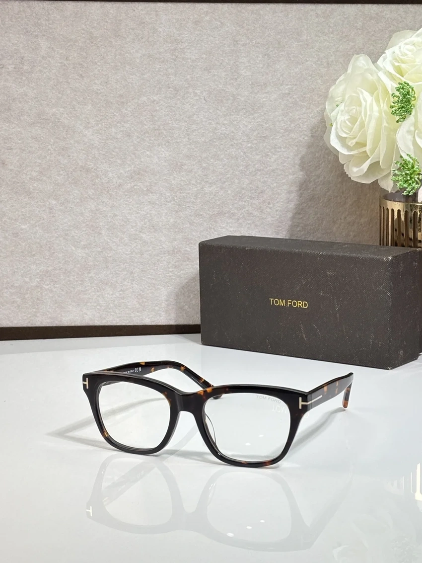 High-Quality Tom Ford FT0237 Spectacle Frames – Tom Ford Purple Glasses | Trade Eyewear Distributor