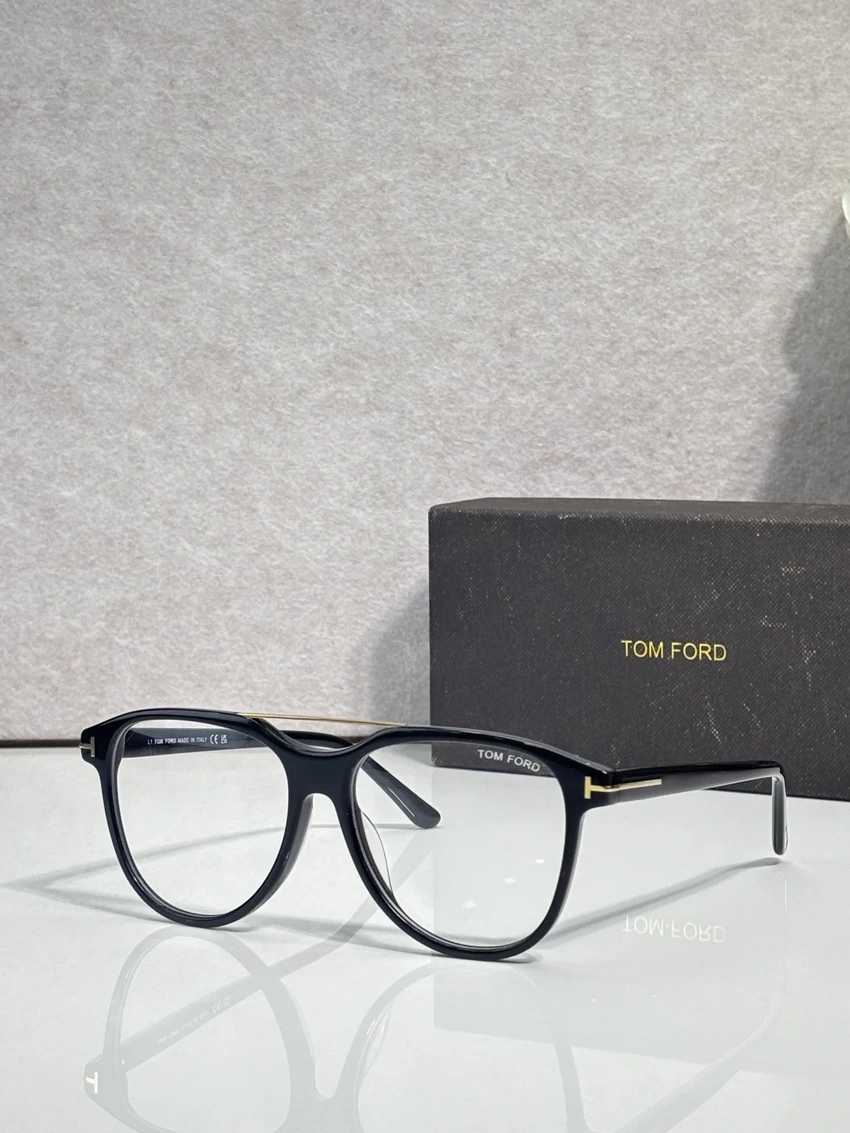 High-Quality Tom Ford FT1098 Eyewear – Tom Ford Glasses For Men | Bulk Distributor