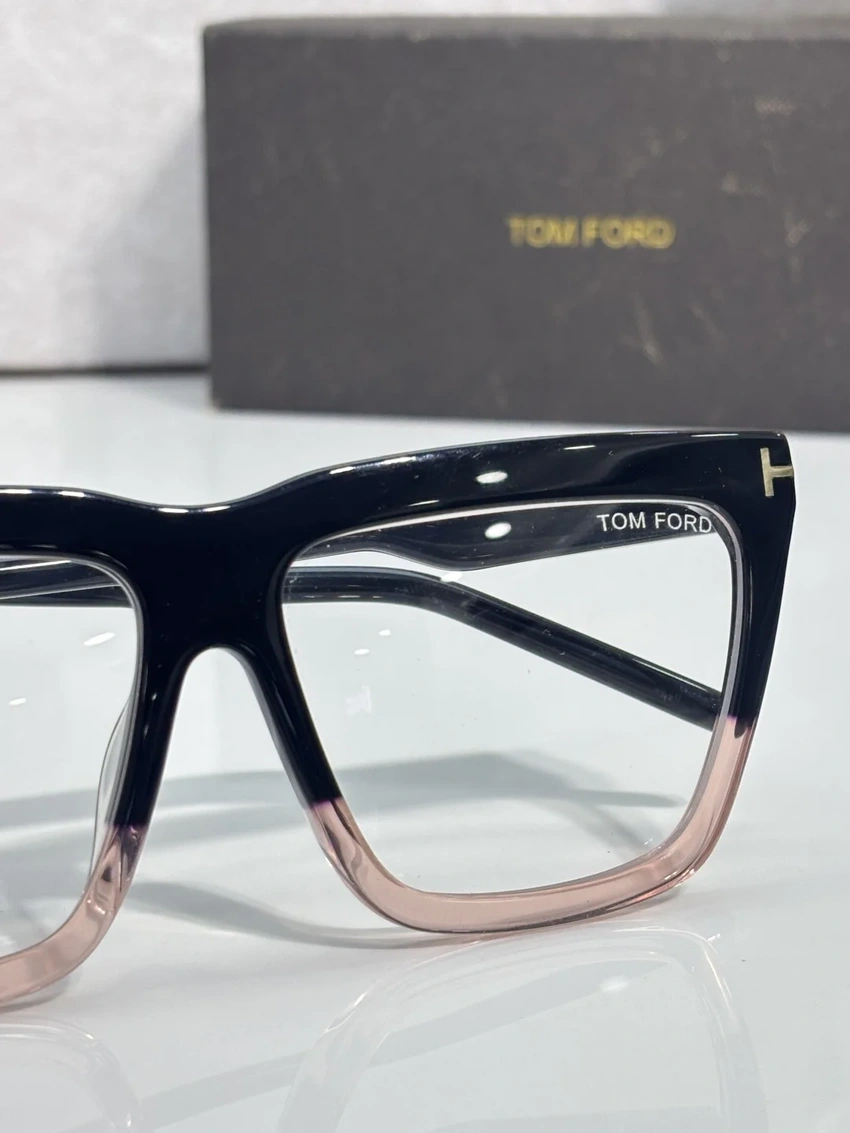 High-Quality Tom Ford FT1110 Eyewear – Tom Ford Men Eyeglasses | B2B Optical Supplier