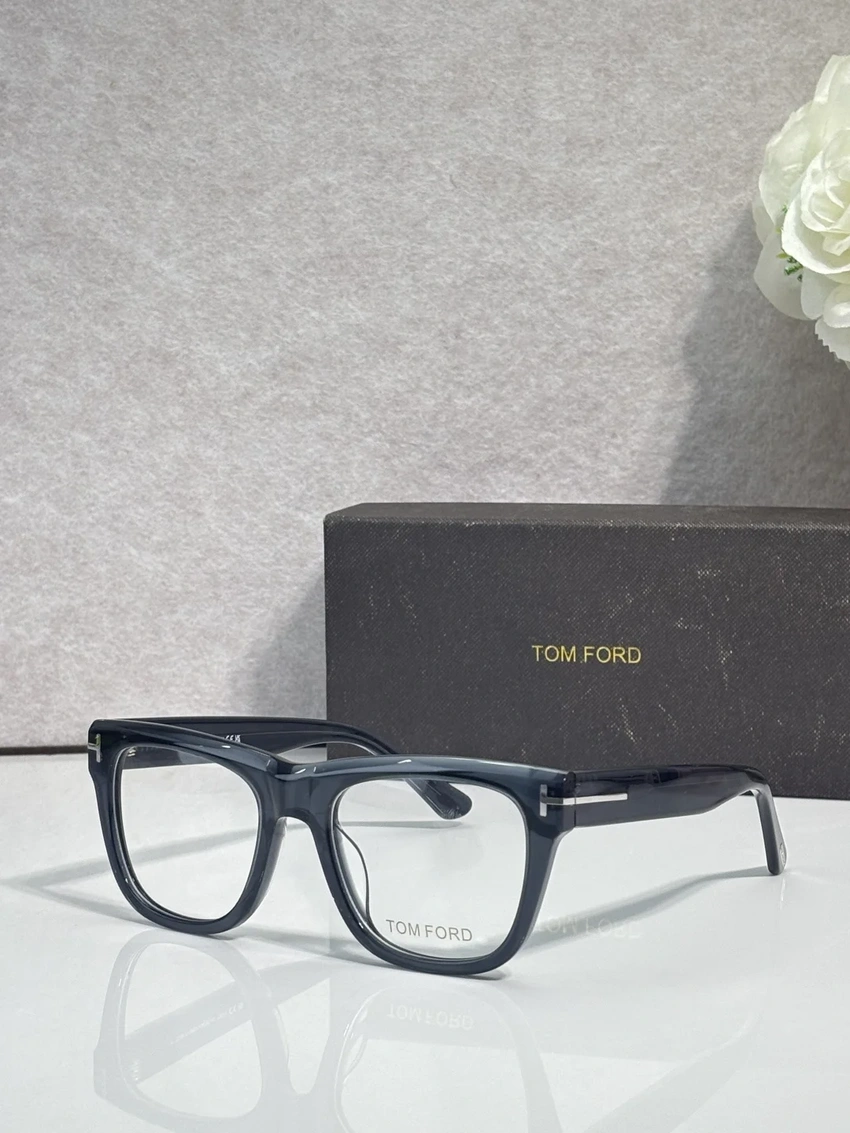 High-Quality Tom Ford FT1304 Optical Frames – Clear Tom Ford Eyeglasses | Wholesale Distributor
