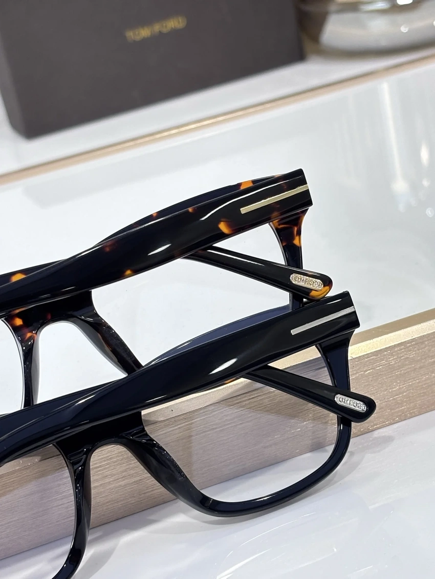 Professional Tom Ford FT5178 Eyeglasses – Tom Ford Butterfly Glasses | B2B Optical Supplier