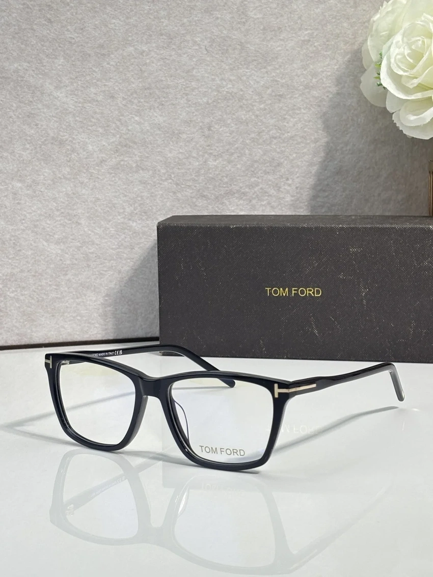 Designer Tom Ford FT5817 Prescription Frames – Tom Ford Eyeglasses Clear | B2B Optical Supplier