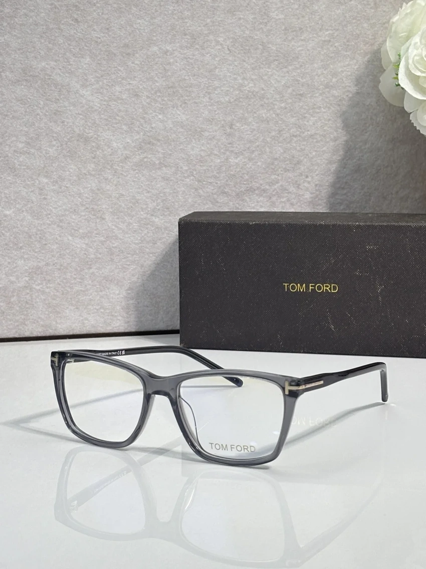 High-Quality Tom Ford FT5817 Optical Glasses – Tom Ford Tortoise Shell Glasses | Bulk Distributor