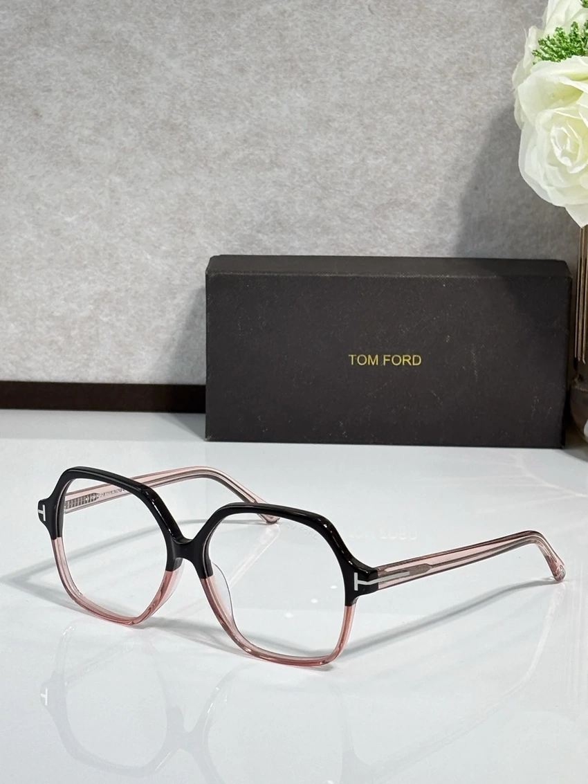 Designer Tom Ford FT6062 Eyewear – Tom Ford Eyeglasses Nose Pads | Wholesale Distributor