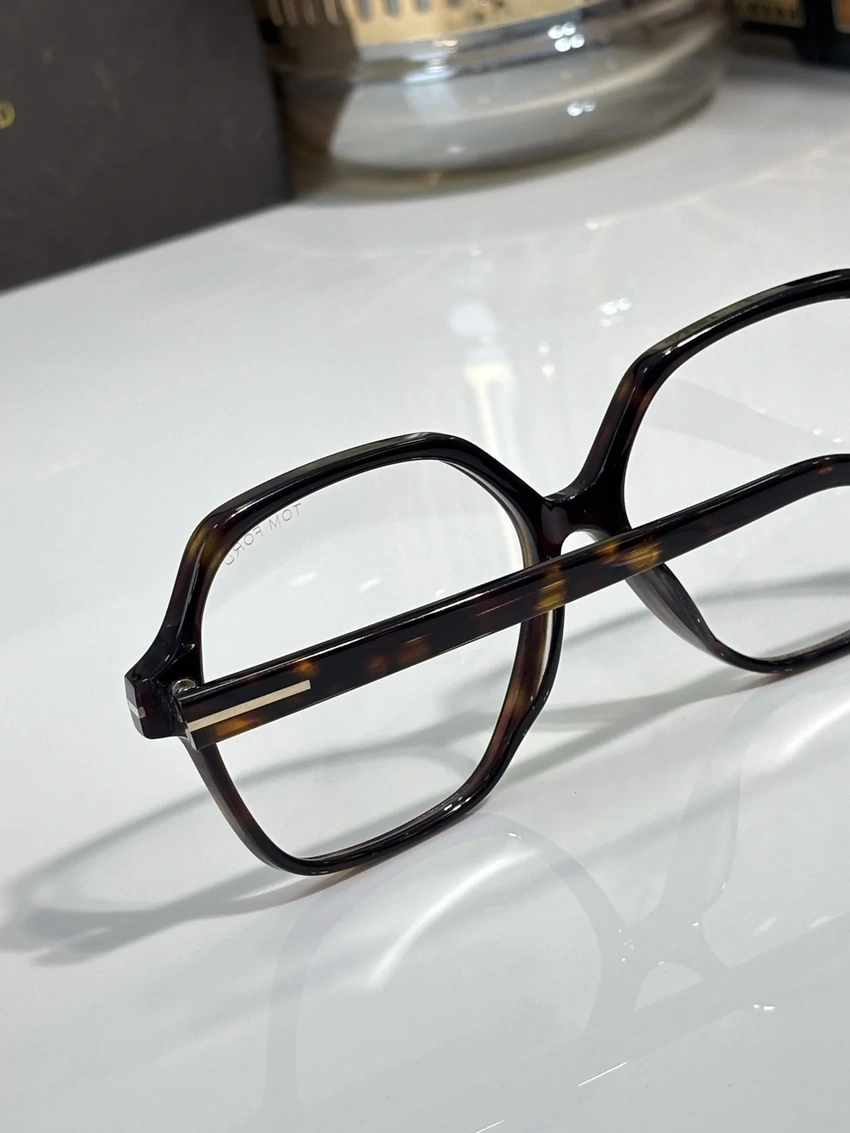 Designer Tom Ford FT6062 Eyewear – Tom Ford Eyeglasses Nose Pads | Wholesale Distributor