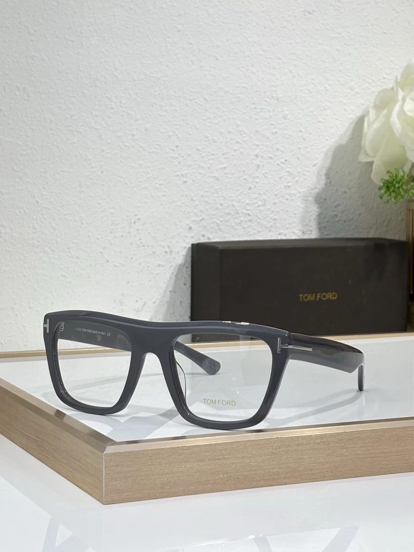 Luxury Tom Ford TF1077 Eyewear – Tom Ford Optical Frames Women | B2B Optical Supplier