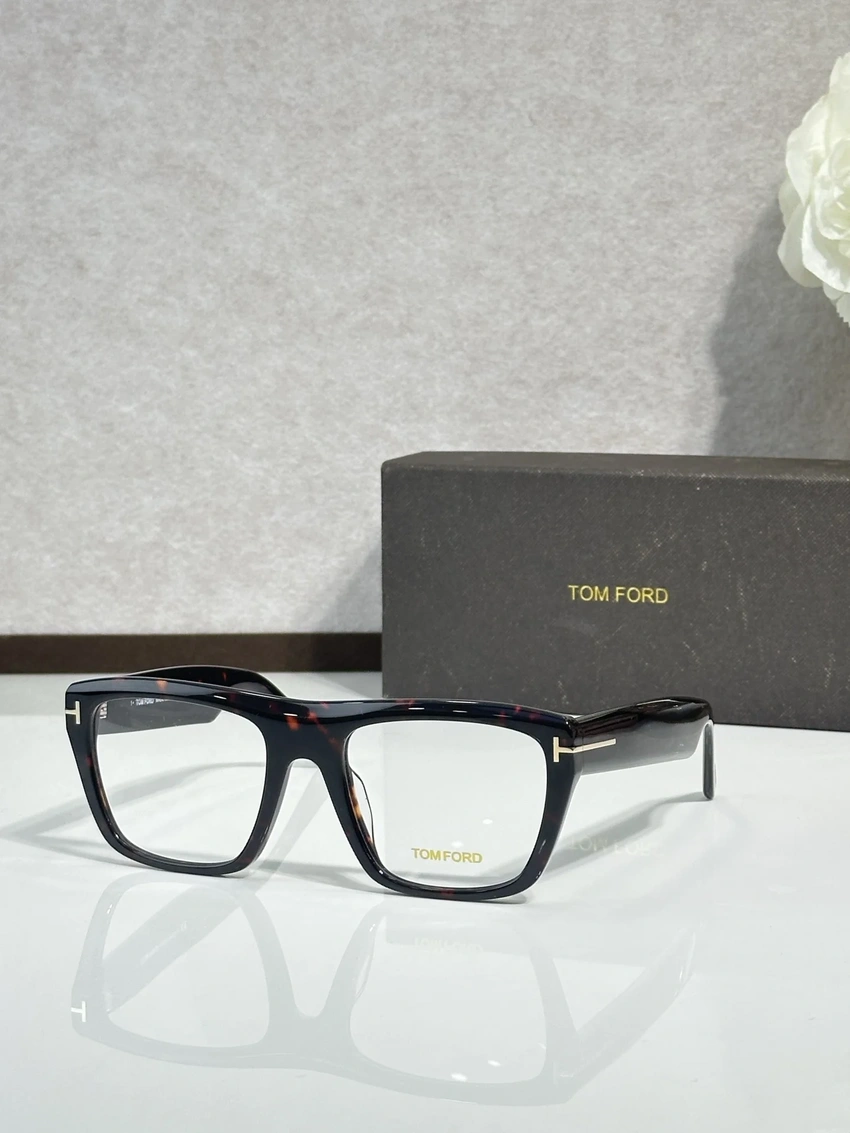 Luxury Tom Ford TF1077 Eyewear – Tom Ford Optical Frames Women | B2B Optical Supplier