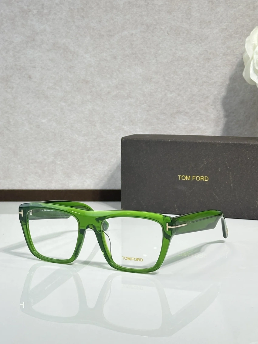 Designer Tom Ford TF1077 Eyewear – Tom Ford Glasses Mens Frames | Trade Eyewear Distributor
