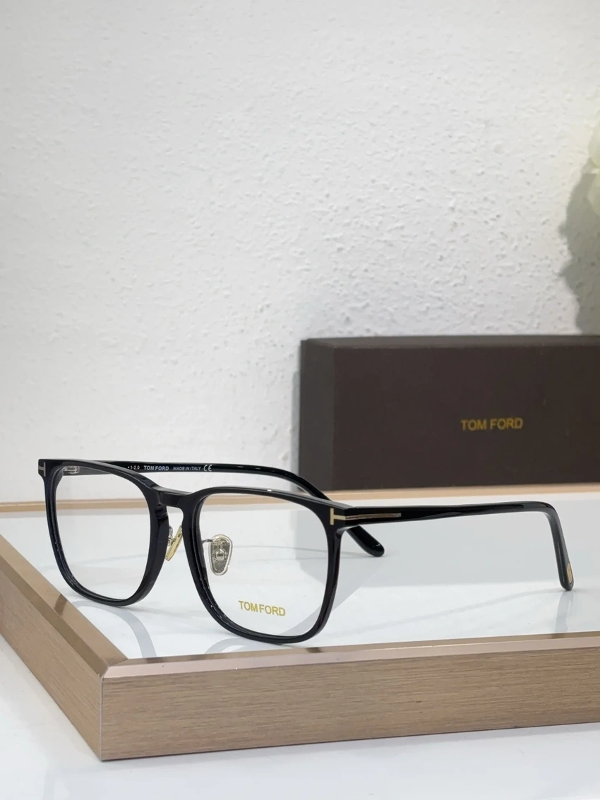 Luxury Tom Ford TF5699 Spectacle Frames – Tom Ford Men Reading Glasses | Bulk Distributor