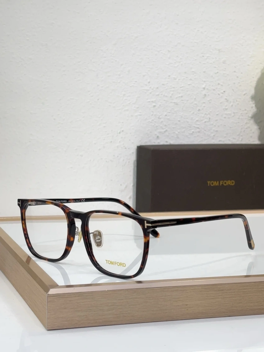 Luxury Tom Ford TF5699 Spectacle Frames – Tom Ford Men Reading Glasses | Bulk Distributor