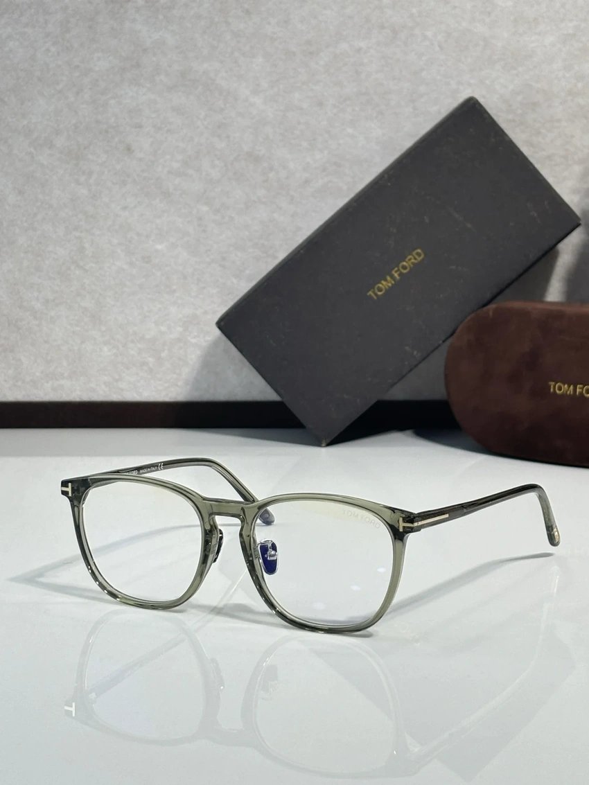 High-Quality Tom Ford TF5700 Eyewear – Women’s Tom Ford Glasses | Wholesale Distributor