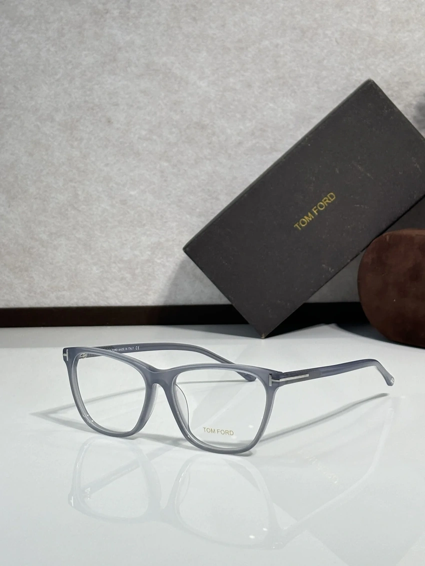 High-Quality Tom Ford TF5762 Eyewear – Tom Ford Glasses Frames Womens | B2B Optical Supplier