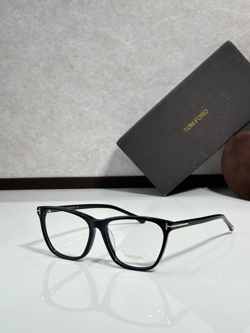 High-Quality Tom Ford TF5762 Eyewear – Tom Ford Glasses Frames Womens | B2B Optical Supplier