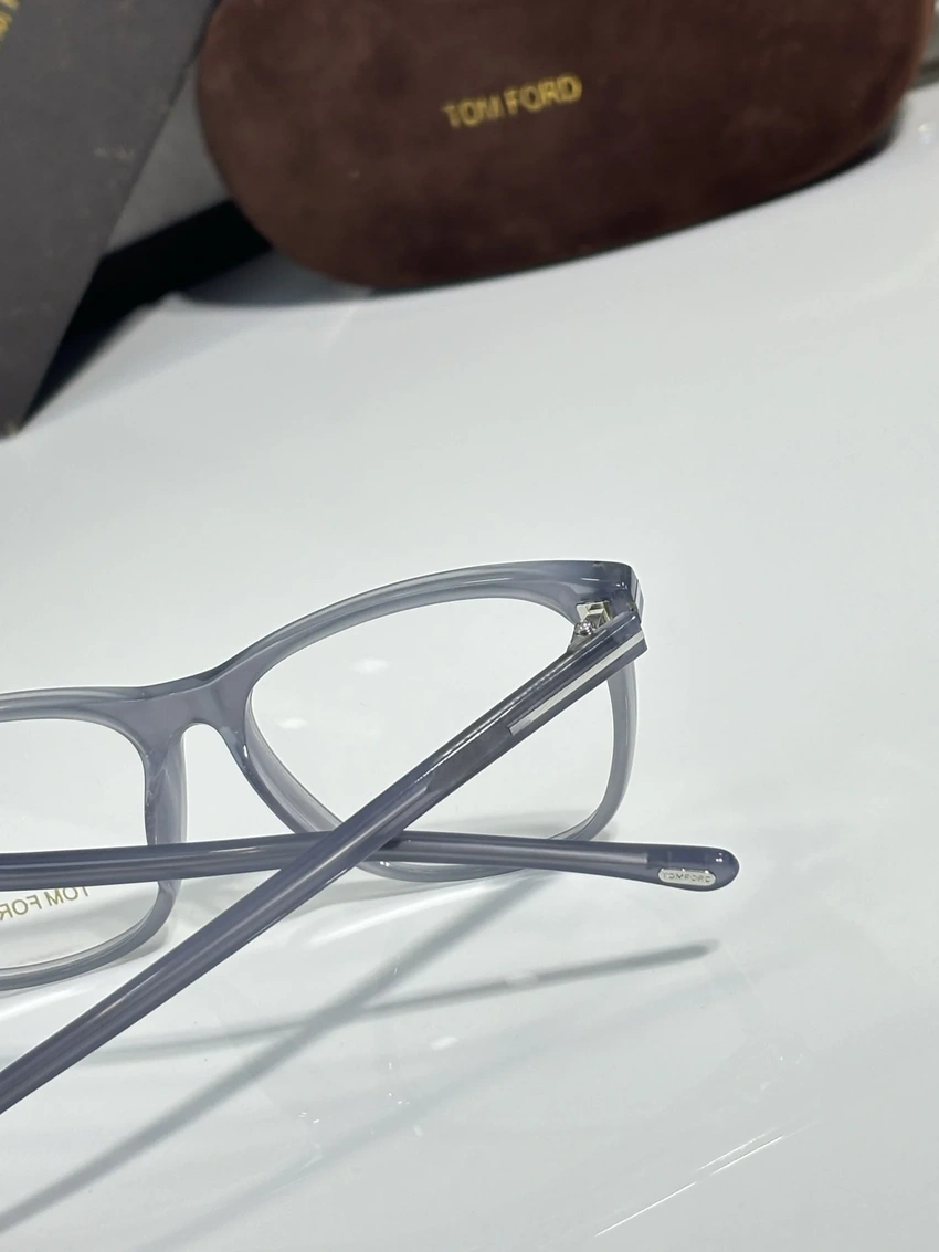 Wholesale Tom Ford TF5762 Optical Frames – Men’s Tom Ford Glasses Frames | B2B Optical Supplier