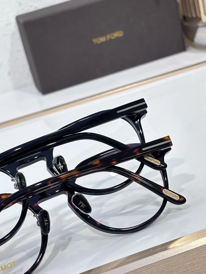 High-Quality Tom Ford TF5924 Spectacle Frames – Mens Tom Ford Glasses On Face | Bulk Distributor