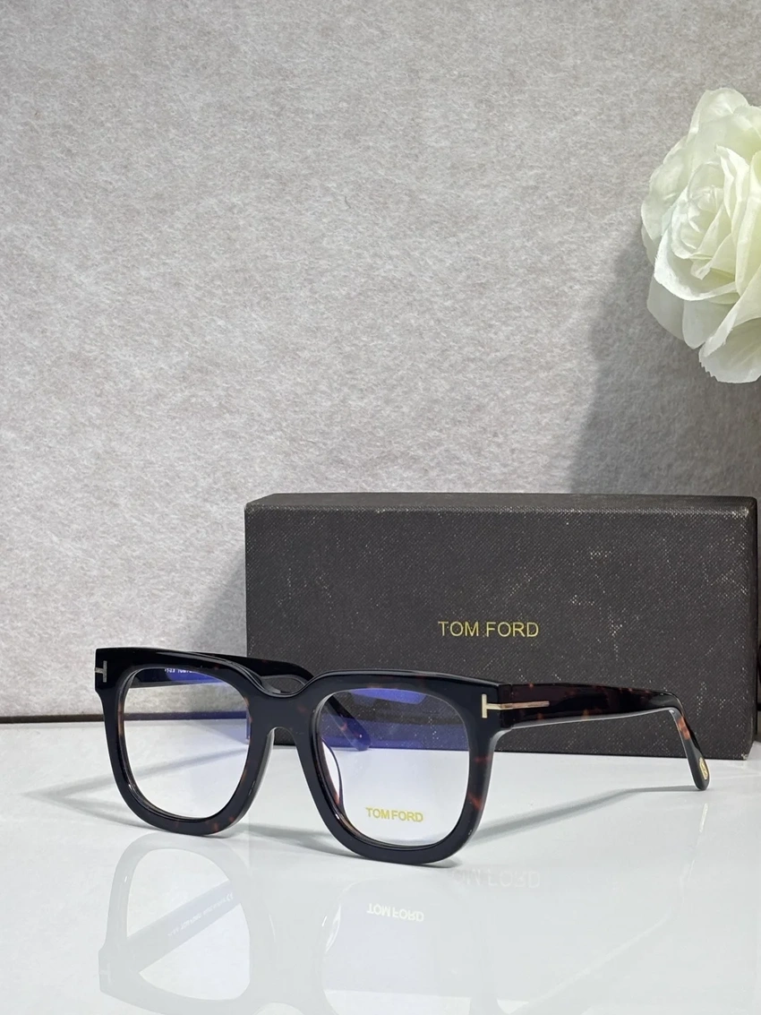 Elite Tom Ford TF690 Optical Frames – Tom Ford Cat Eye Glasses Frames | Trade Eyewear Distributor