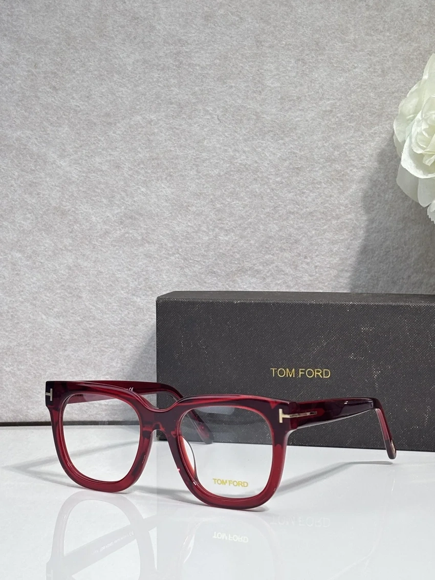 Elite Tom Ford TF690 Optical Frames – Tom Ford Cat Eye Glasses Frames | Trade Eyewear Distributor