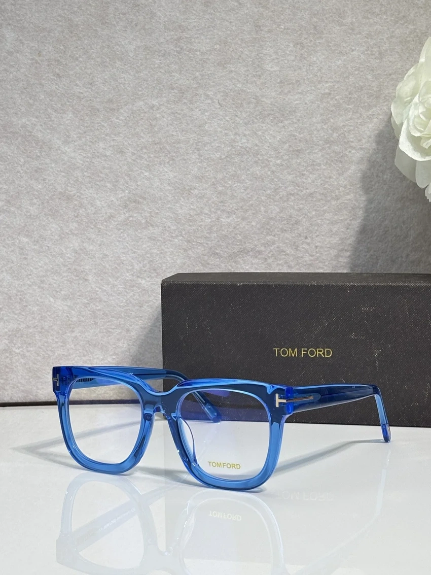 Elite Tom Ford TF690 Optical Frames – Tom Ford Cat Eye Glasses Frames | Trade Eyewear Distributor
