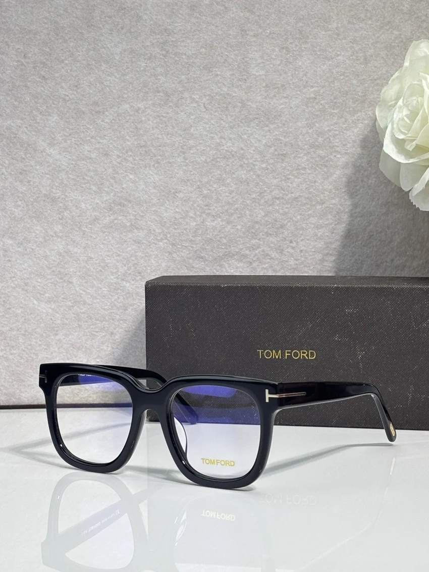 Elite Tom Ford TF690 Optical Frames – Tom Ford Cat Eye Glasses Frames | Trade Eyewear Distributor