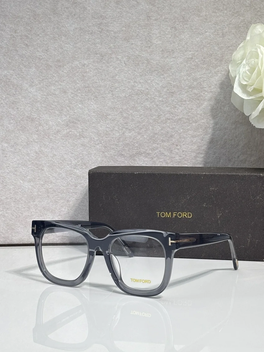 Elite Tom Ford TF690 Optical Frames – Tom Ford Cat Eye Glasses Frames | Trade Eyewear Distributor
