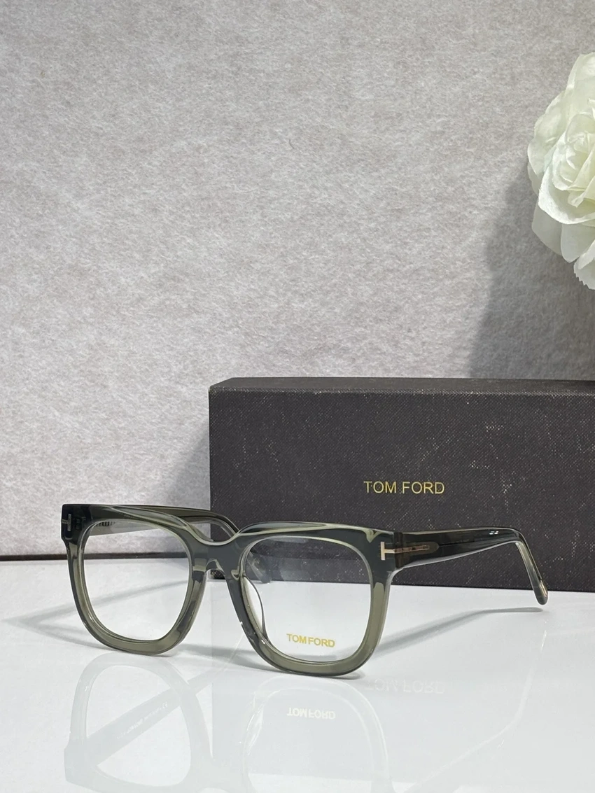 Designer Tom Ford TF690 Eyeglasses – Men’s Tom Ford Eyeglasses | Trade Eyewear Distributor