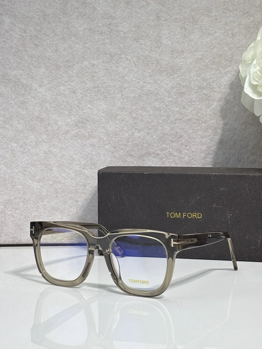Designer Tom Ford TF690 Eyeglasses – Men’s Tom Ford Eyeglasses | Trade Eyewear Distributor