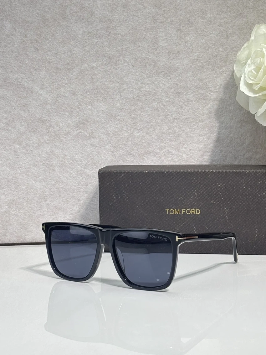 Wholesale Tom Ford FT0832 Navigator Sunglasses | B2B Optical Distributor