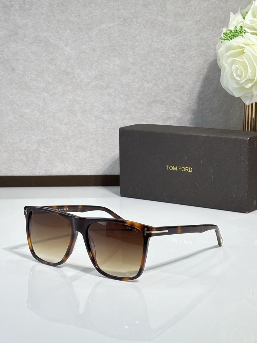 Wholesale Tom Ford FT0832 Navigator Sunglasses | B2B Optical Distributor