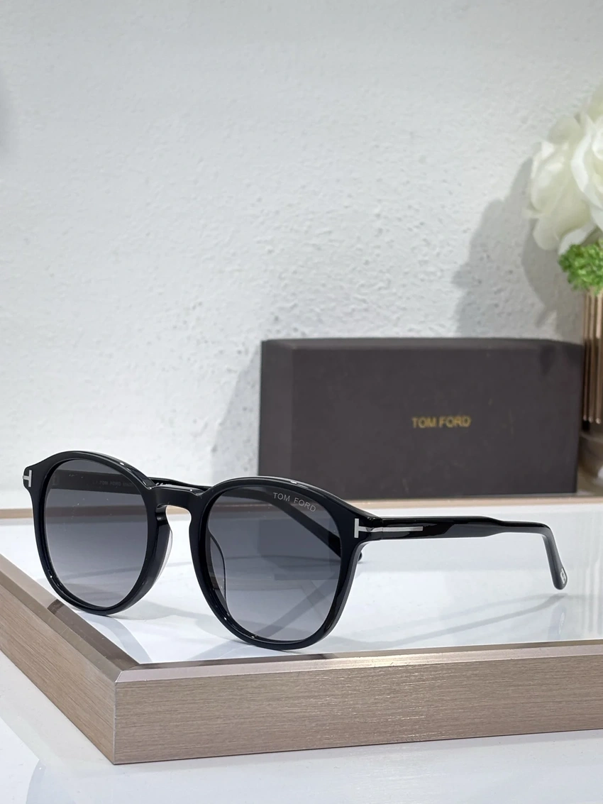 Tom Ford FT0834 Sunglasses Photochromic for Wholesale | Optical Store Supplier