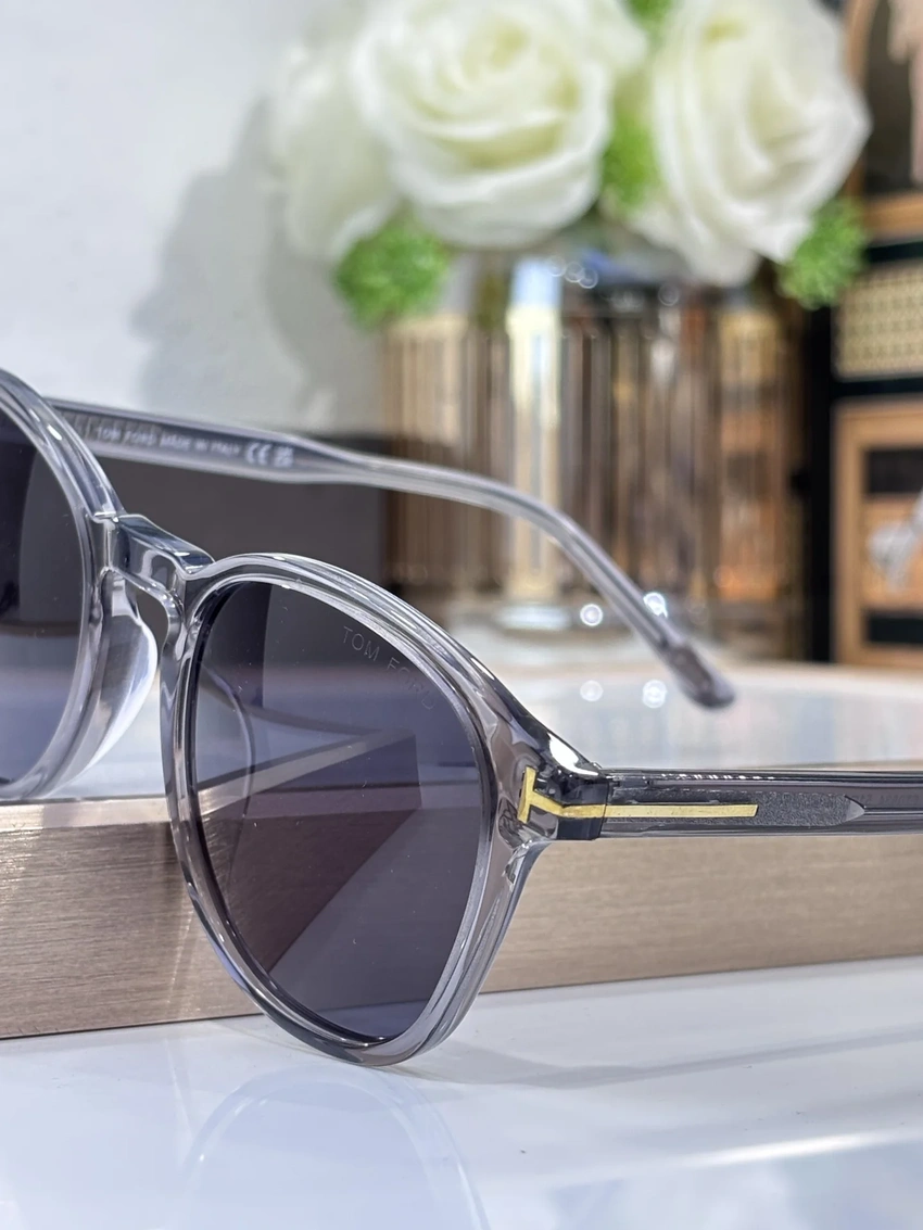Wholesale Tom Ford FT0834 Glasses With Clip On Sunglasses | B2B Optical Distributor