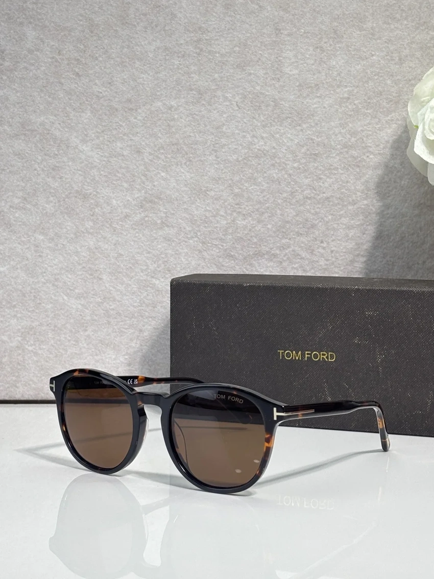 Wholesale Tom Ford FT0834 Glasses With Clip On Sunglasses | B2B Optical Distributor