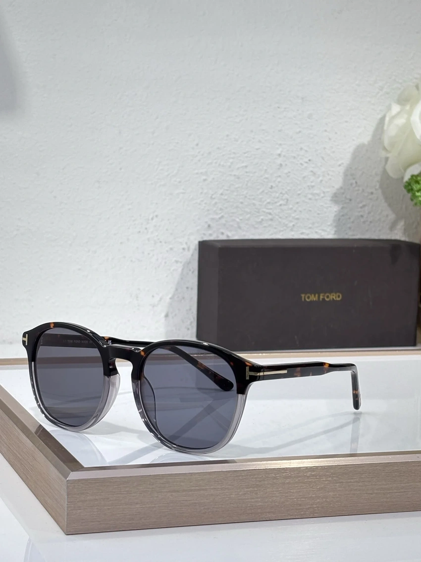 Buy Tom Ford FT0834 Oversized Sunglasses Wholesale | Optical Importer