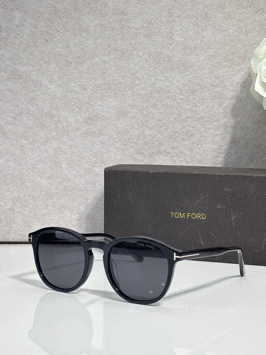 Tom Ford FT0834 Sunglasses Photochromic for Wholesale | Optical Store Supplier