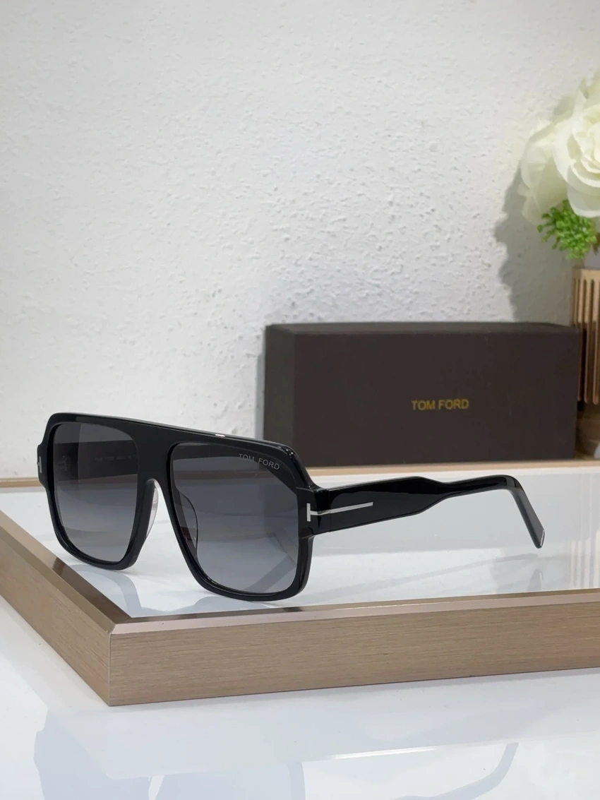Tom Ford FT0933 Jennifer Sunglasses for Wholesale | Optical Store Supplier