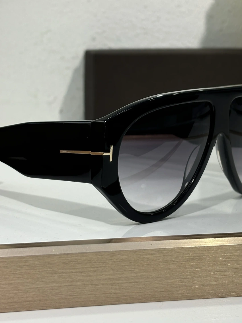 Wholesale Tom Ford FT1044 Hudson Sunglasses | B2B Optical Distributor