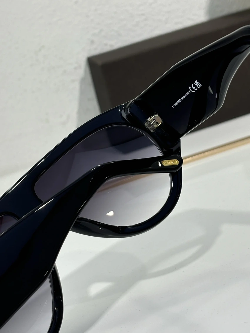 Wholesale Tom Ford FT1044 Hudson Sunglasses | B2B Optical Distributor