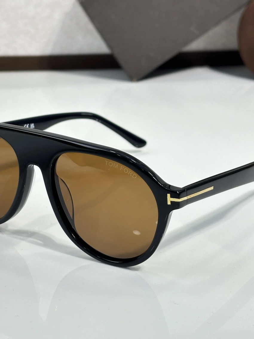 Premium Tom Ford FT1047 Icon Pilot Sunglasses – Wholesale Distributor