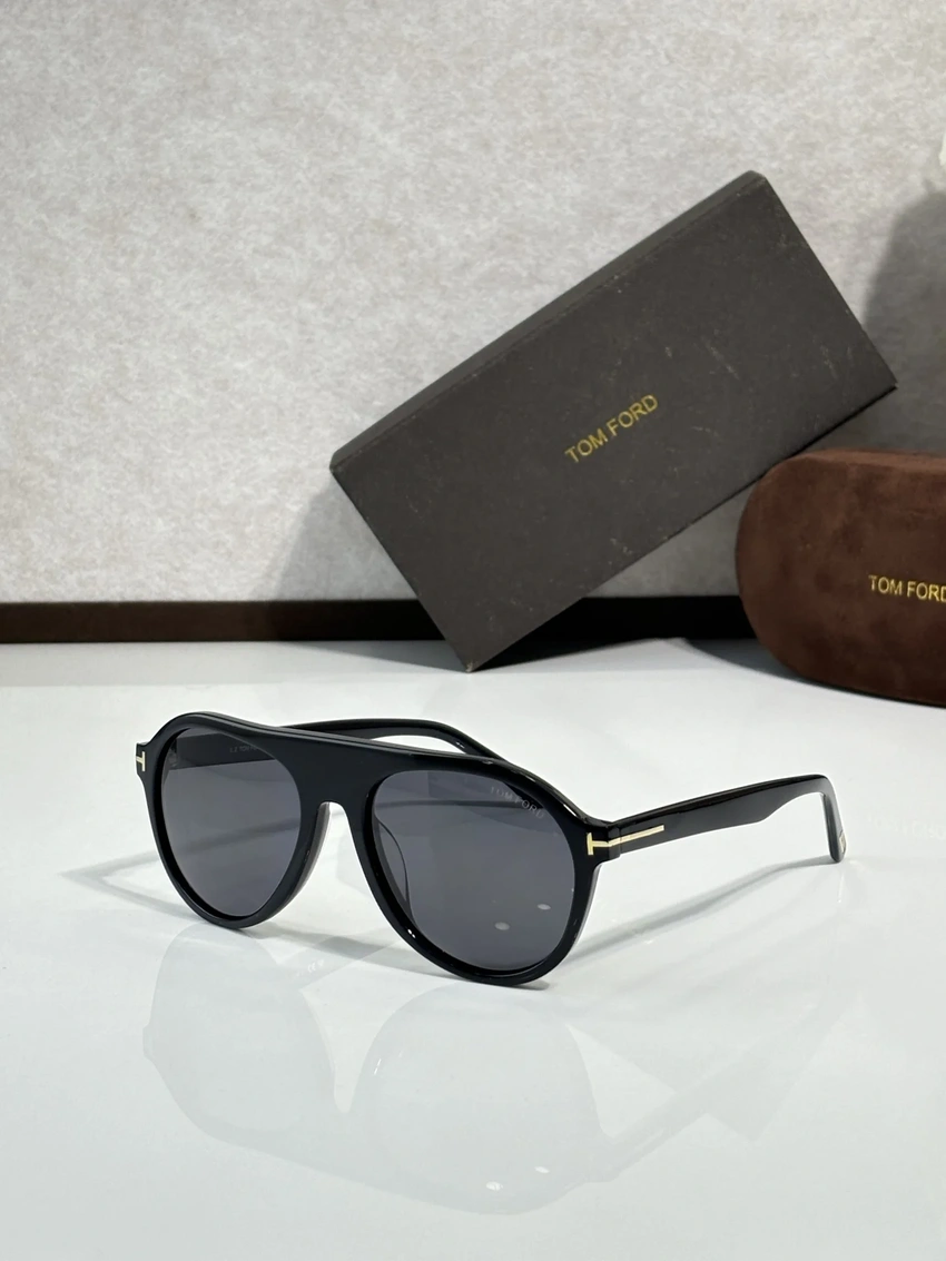 Wholesale Tom Ford FT1047 Sunglasses For Women | B2B Optical Distributor